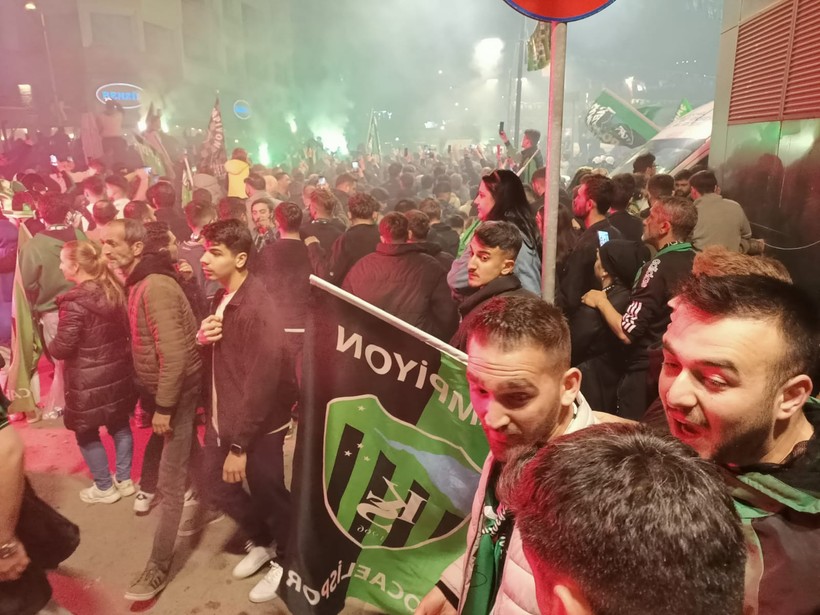 Şampiyonluk resmileşti... Kocaelispor, Süper Lig'e şampiyon olarak çıktı - Resim : 1