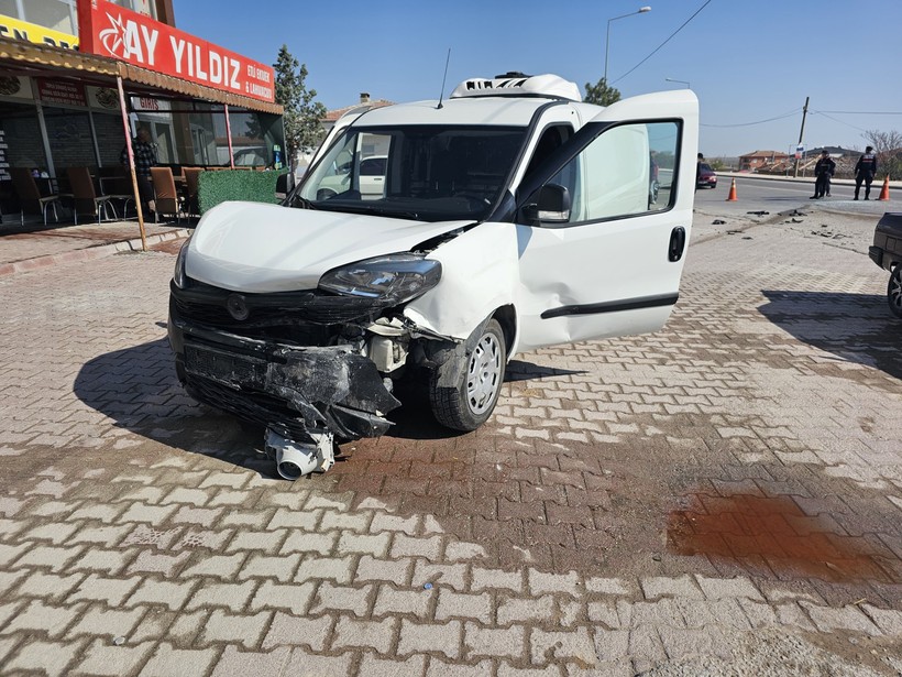 Ehliyetsiz sürücü kaza yaptı: 2 yaralı - Resim : 1