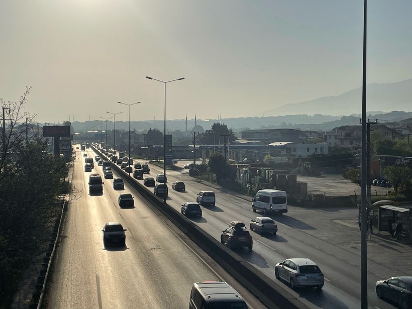 Sabah trafiği çileye döndü! Sürücülerin sabrı testte - Resim : 1