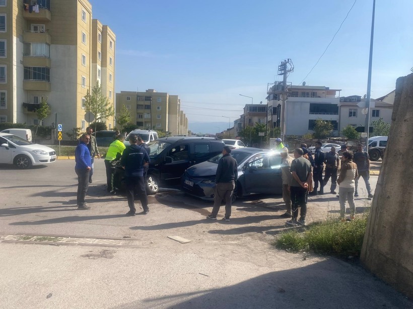 Kocaeli'de 3 araçlı zincirleme kaza: 3 yaralı - Resim : 1