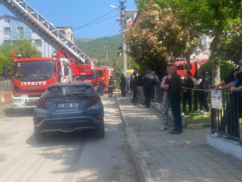 Çatıyı onarmak isterken evi yandı - Resim : 1