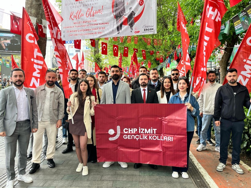 CHP Kocaeli Gençlik Kolları'ndan 12 ilçede 23 Nisan etkinliği - Resim : 1