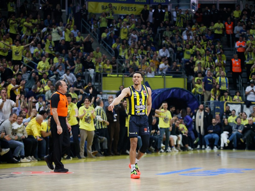 Fenerbahçe, Paris'i mat etti... Final Four'a son 1! - Resim : 2