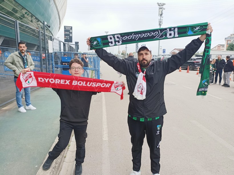 Kocaelispor - Boluspor karşılaşması öncesi dostluk pozları! - Resim : 2