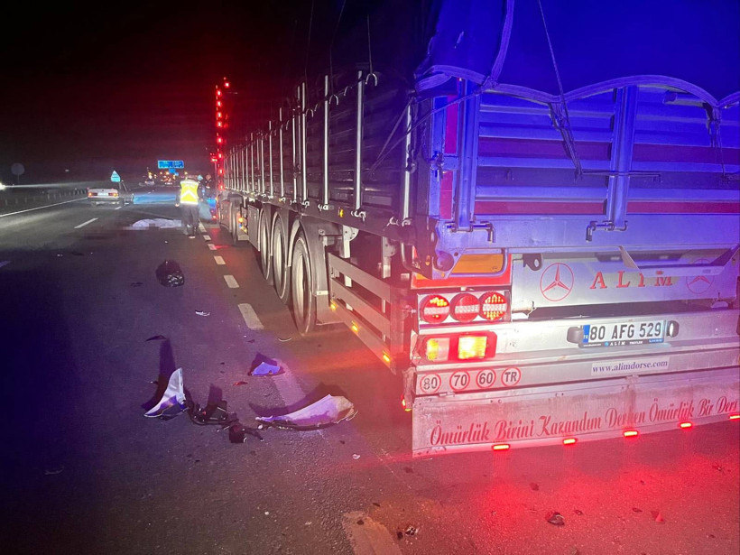 Park halindeki tıra arkadan çarpan motosikletin sürücüsü öldü! - Resim : 1