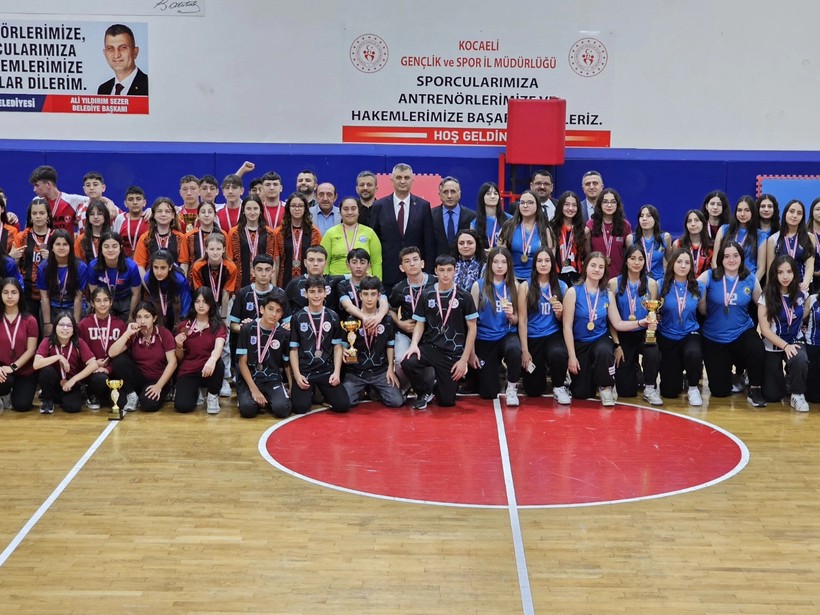 Gölcük'te gençler kıyasıya mücadele etti! Dereceye girenler ödüllerini aldı - Resim : 2