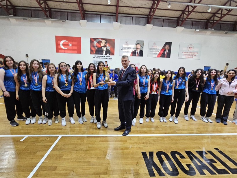 Gölcük'te gençler kıyasıya mücadele etti! Dereceye girenler ödüllerini aldı - Resim : 1