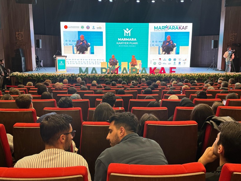 Kocaeli'de İlber Ortaylı öğrencilerle buluştu - Resim : 2