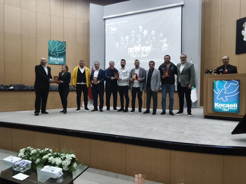 Emeğin Rengi Yeşil Siyah büyük beğeni topladı - Resim : 3