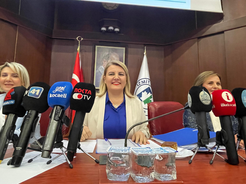 İzmit Meclisi'nde 11 madde 1 dakikada geçti - Resim : 3