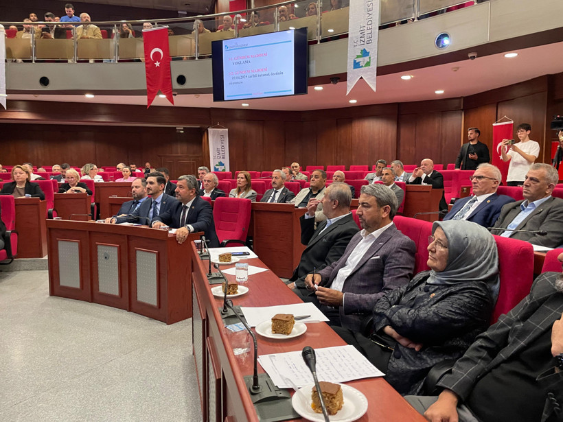 CHP’li Mehmet Nazım Gençtürk’ten Karagöz’e tepki: Yandaş kanalların etkisinde kalmış - Resim : 3