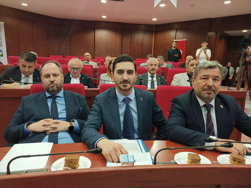 İzmit Meclisi’nde Kocaelispor konuşması; “16 yıllık özlemin filmlere konusu olacak” - Resim : 3