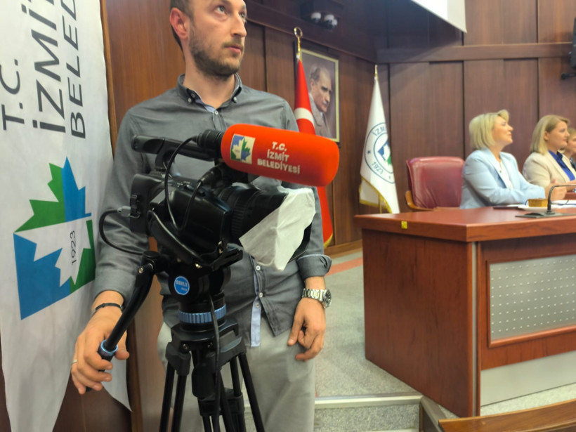 MHP'li meclis üyesi Okan Karagöz kameraya bant yapıştırdı - Resim : 2