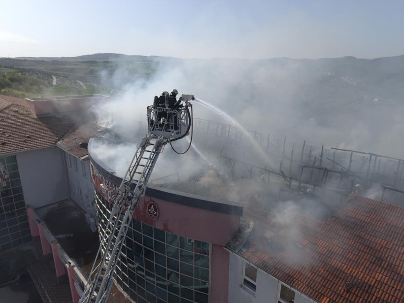 Lisenin çatısında yangın çıktı! - Resim : 3