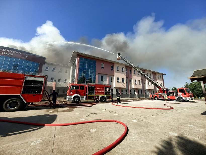 Lisenin çatısında yangın çıktı! - Resim : 6