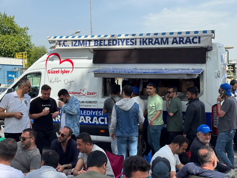 Eylemdeki işçilere İzmit Belediyesi’nden çorba ikramı! - Resim : 1