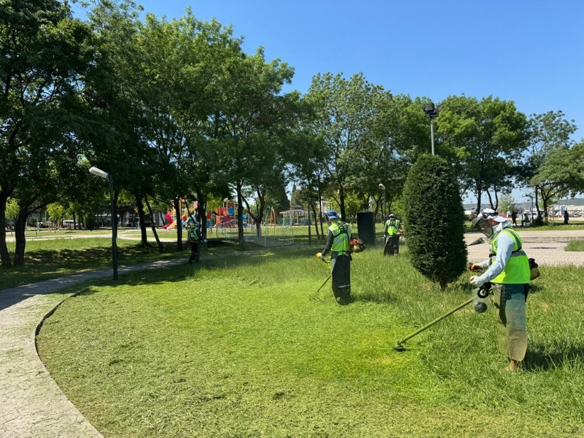 Kartepe'de park ve bahçelere bakım... - Resim : 1