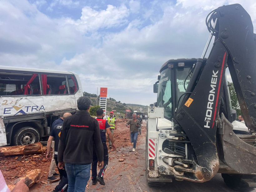 Katliam gibi otobüs kazası: 8 ölü, çok sayıda yaralı! - Resim: 4
