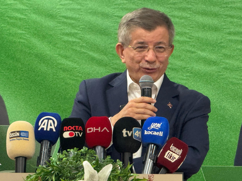Ahmet Davutoğlu Kocaeli’de Anneler Günü programına katıldı! “Annemin yüzünü hatırlamıyorum” - Resim : 4
