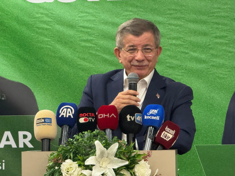 Ahmet Davutoğlu Kocaeli’de Anneler Günü programına katıldı! “Annemin yüzünü hatırlamıyorum” - Resim : 3