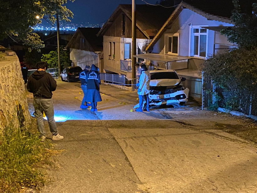 Nedeni henüz bilinmiyor... Otomobil kurşun yağmuruna tutuldu! - Resim : 3