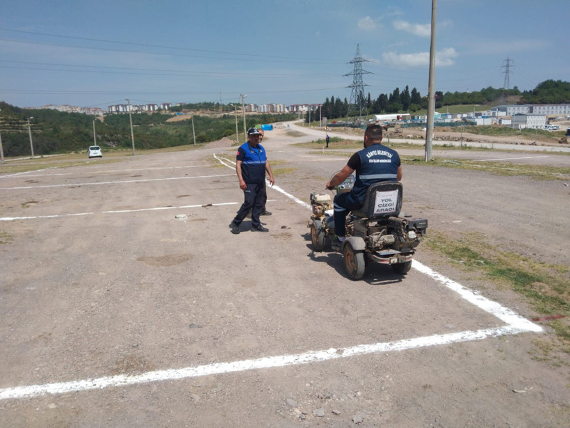 Körfez'de Kurban Bayramı öncesi kurban satış alanında çizgiler çekildi - Resim : 1