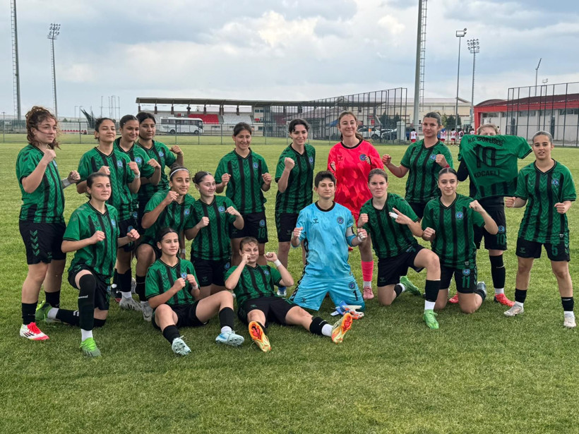 Hayrettin Gürsoy Spor Lisesi Kız Futbol Takımı Türkiye finalinde! - Resim : 1