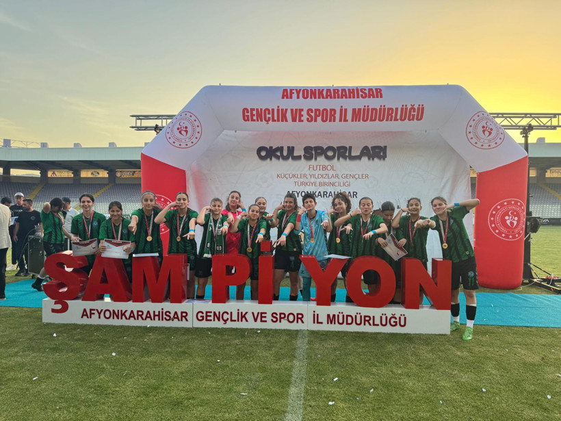 İzmit’in kızları herkese yetti! TÜRKİYE ŞAMPİYONU oldular! - Resim : 2