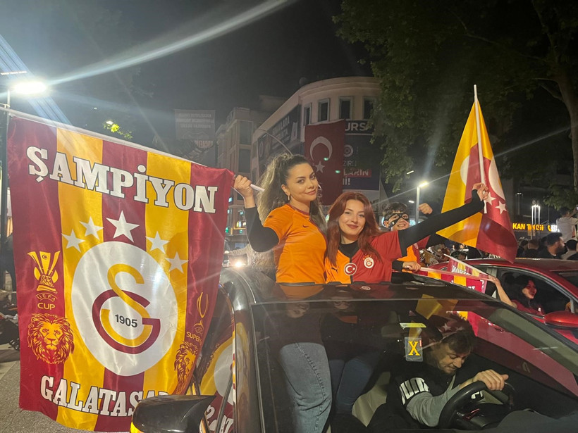 Kocaeli'de dikkat çeken kare! Fenerbahçe forması ile Galatasaray'ın şampiyonluğunu kutladı - Resim : 3