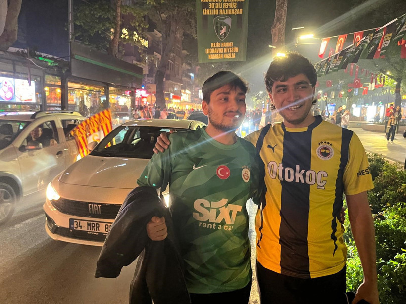 Kocaeli'de dikkat çeken kare! Fenerbahçe forması ile Galatasaray'ın şampiyonluğunu kutladı - Resim : 5