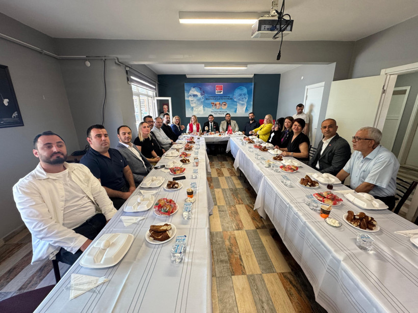 Uğur Falay: İftar çadırı kurmadılar yurt dışında iftarlar düzenlediler - Resim : 1