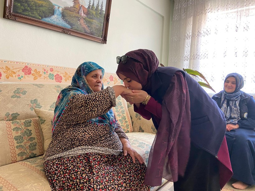 Alo Evlat Sağlık Kulübü bayramda yaşlı ve hasta vatandaşları ziyaret etti - Resim : 3