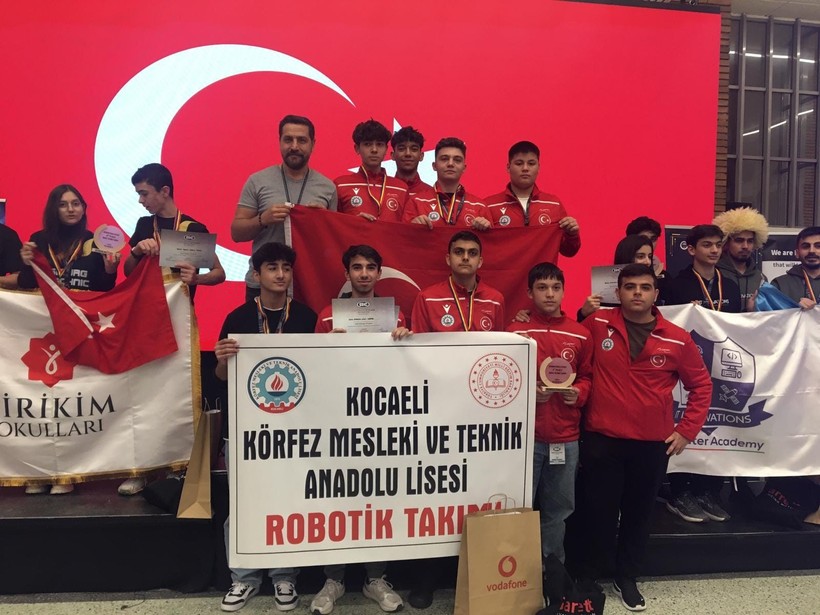 Lise öğrencilerinden gururlandıran başarı... Dişli rakipleri elediler - Resim : 2