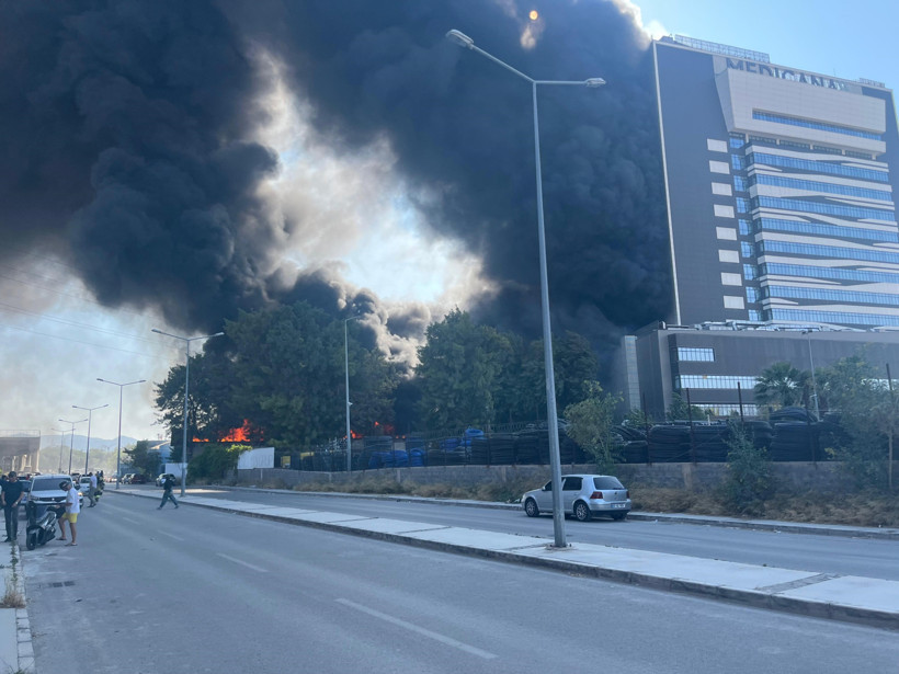 İnşaat deposundaki yangın kontrol altına alındı - Resim : 1