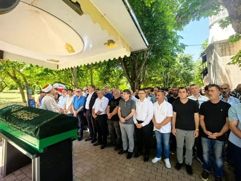 CHP'li meclis üyesi Cengiz Şengül son yolculuğuna uğurlandı! - Resim : 2