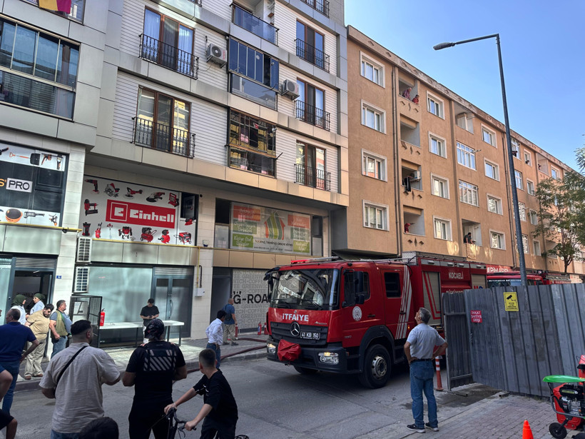 Depodan yoğun dumanlar yükseldi... Yangın paniği! - Resim : 1