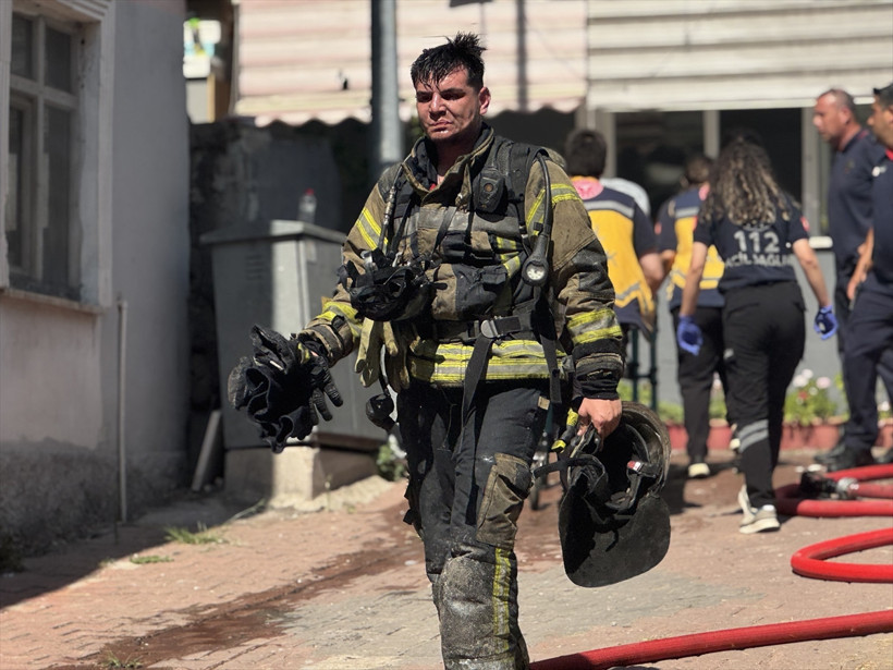 Yanan evde mahsur kalan 3 kişi ölümden döndü! - Resim : 3