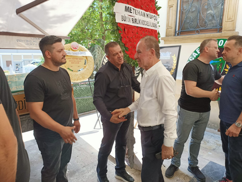 Yaşar Can babasını son yolculuğuna uğurladı - Resim : 9