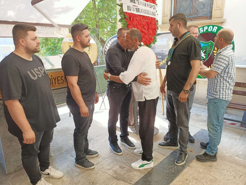 Yaşar Can babasını son yolculuğuna uğurladı - Resim : 11