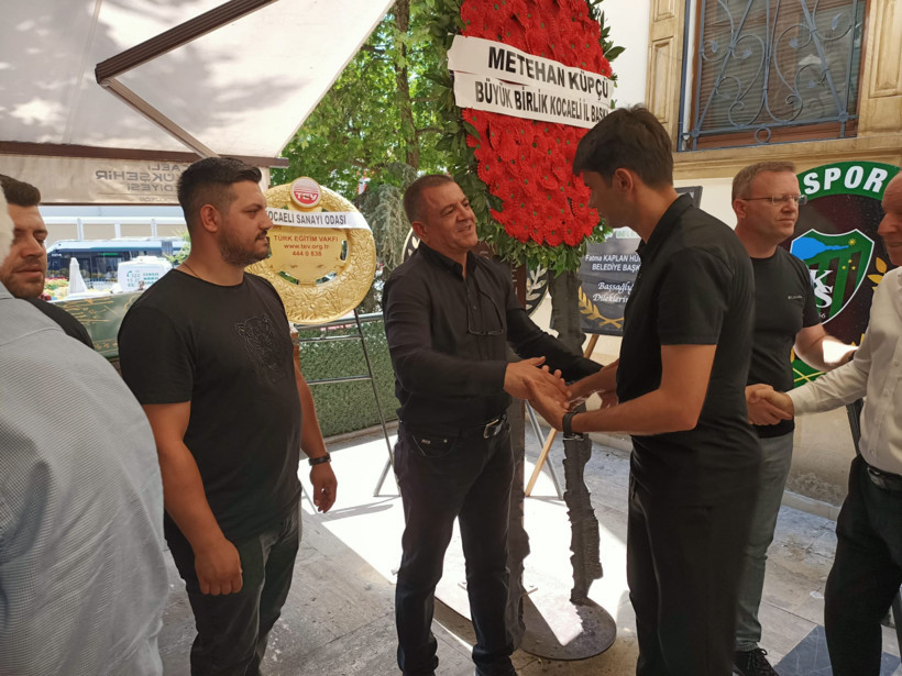 Yaşar Can babasını son yolculuğuna uğurladı - Resim : 13