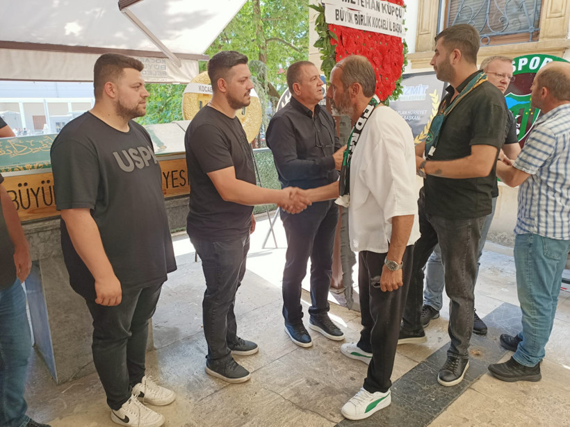 Yaşar Can babasını son yolculuğuna uğurladı - Resim : 14