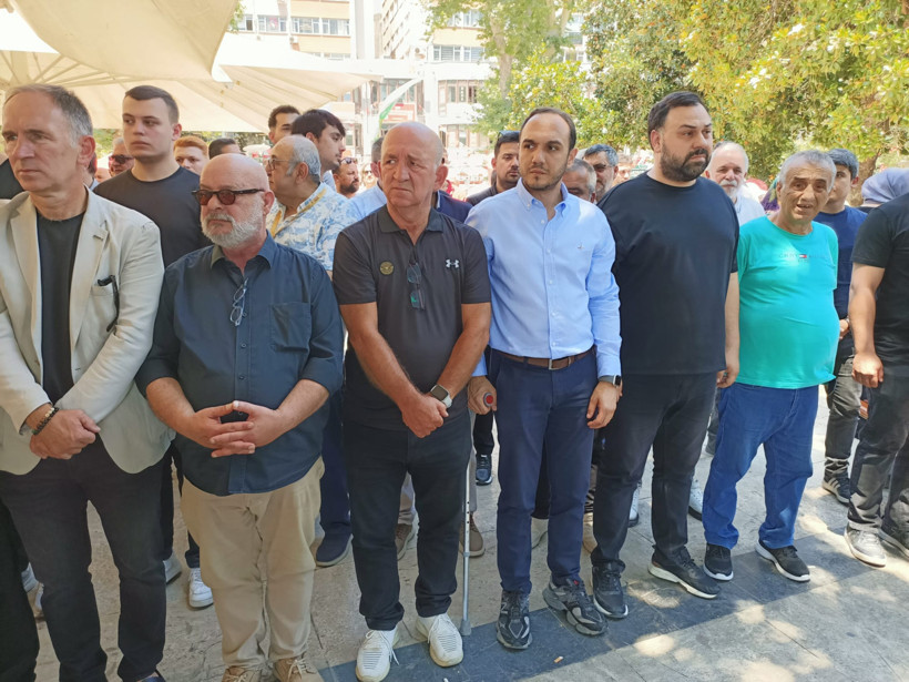 Yaşar Can babasını son yolculuğuna uğurladı - Resim : 6