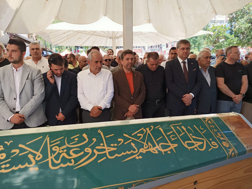 Yaşar Can babasını son yolculuğuna uğurladı - Resim : 5