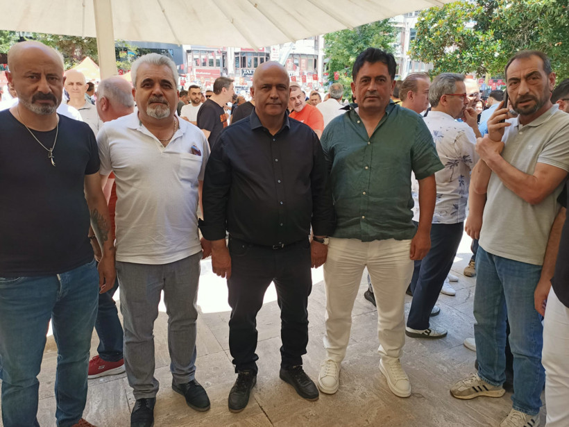 Yaşar Can babasını son yolculuğuna uğurladı - Resim : 8