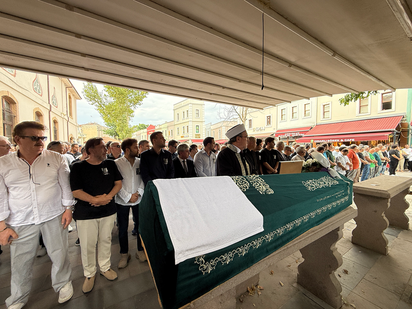Sabri Ugan, memleketinde son yolculuğuna uğurlandı - Resim : 3