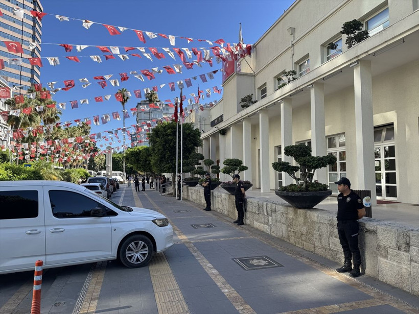 CHP'li belediyelere yolsuzluk operasyonu! Belediye başkanları gözaltına alındı - Resim: 1