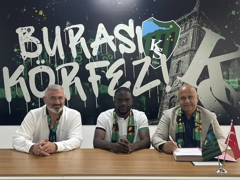 Kocaelispor'da Show zamanı... İmzalar atıldı - Resim : 1
