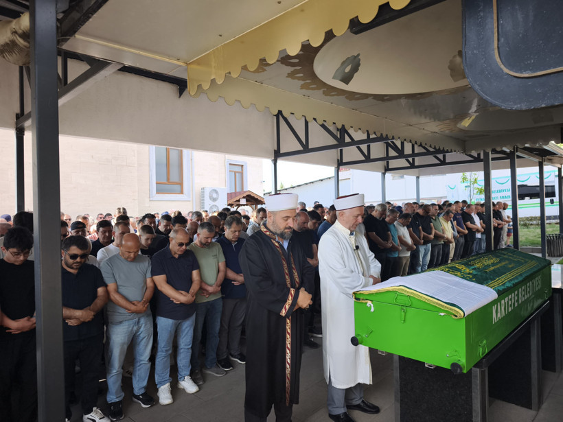 Mevlüt Ağra'dan babasına son görev! - Resim : 3