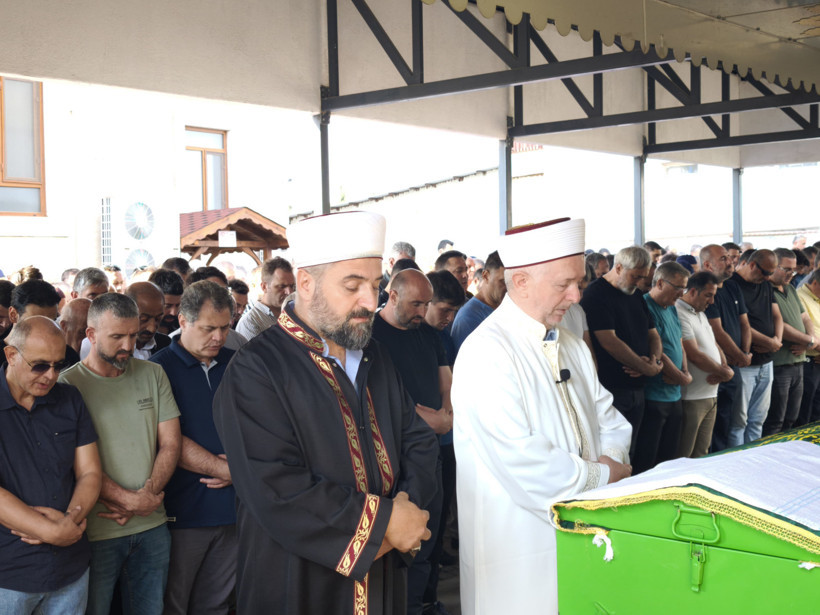 Mevlüt Ağra'dan babasına son görev! - Resim : 2