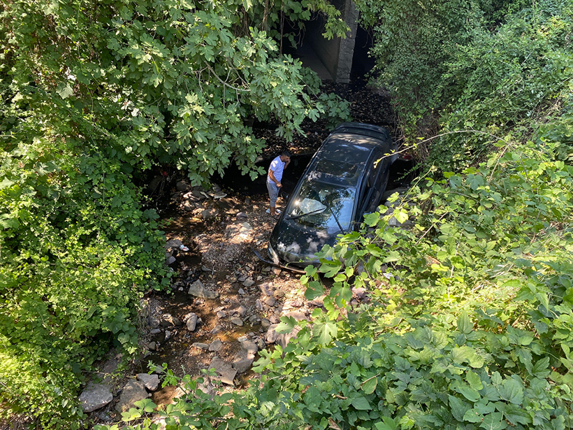 Film sahnelerini aratmayan kaza... 7 metreden uçtu! - Resim : 2